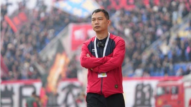 几分钟后，叶辰乘坐的直升机抵达金陵机场。